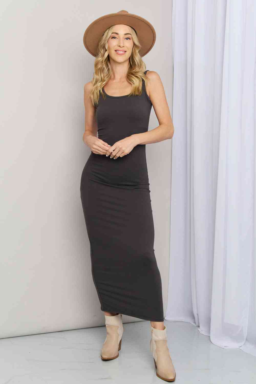  Zenana Scoop Neck Sleeveless